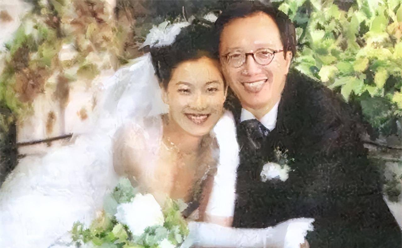 跳水皇后伏明霞:不顾父母反对嫁大26岁富商,她的婚姻幸福吗