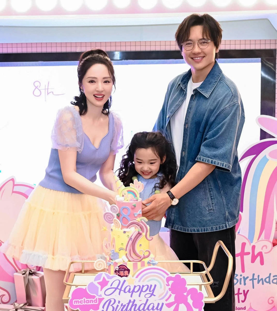 董璇与前夫高云翔罕见同框,高云翔发福容貌变化大,女儿非常可爱