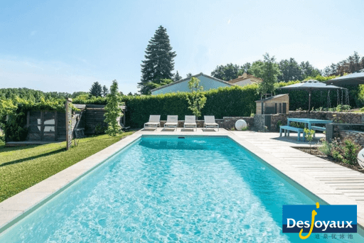 个性化别墅泳池设计:美学,功能与安全并重