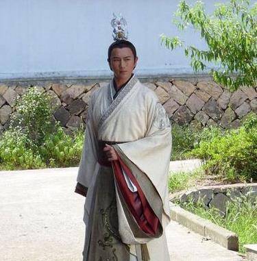 此人被预言会饿死,皇帝就让他铸钱,富甲天下,但最后还是应验了_邓通