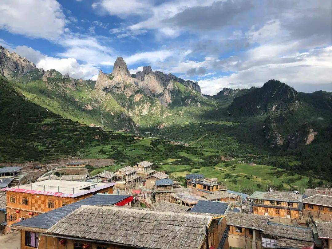 扎尕那门票要涨价?当地急忙回应,游客:反穿洛克之路或者去川西