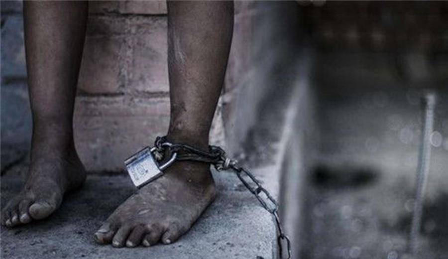 2010年武汉一维修工修彩电,意外发现一张纸条,解救两名被囚少女