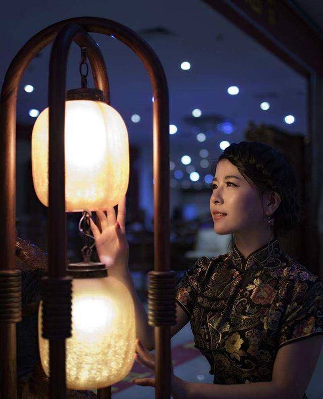 这位美女是秦淮名妓,阅人无数,最后却要花万两白银为渣男赎身!