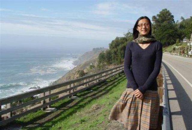 虽然说李月明没有在排球上获得什么成绩,但是人家的感情生活还是非常