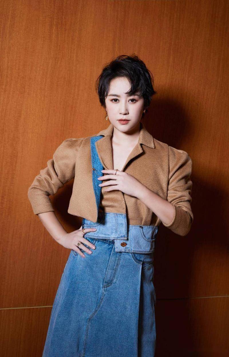 41岁马丽展现性感风情,这谁顶得住!