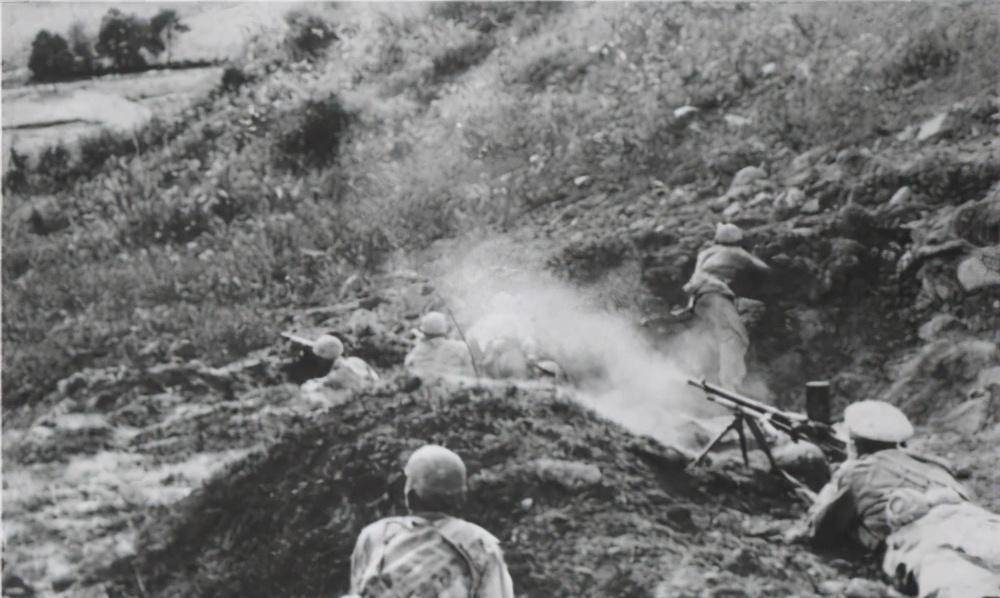 飞虎山阻击战,两人临阵脱逃后,知耻而后勇,最终被记入功劳簿