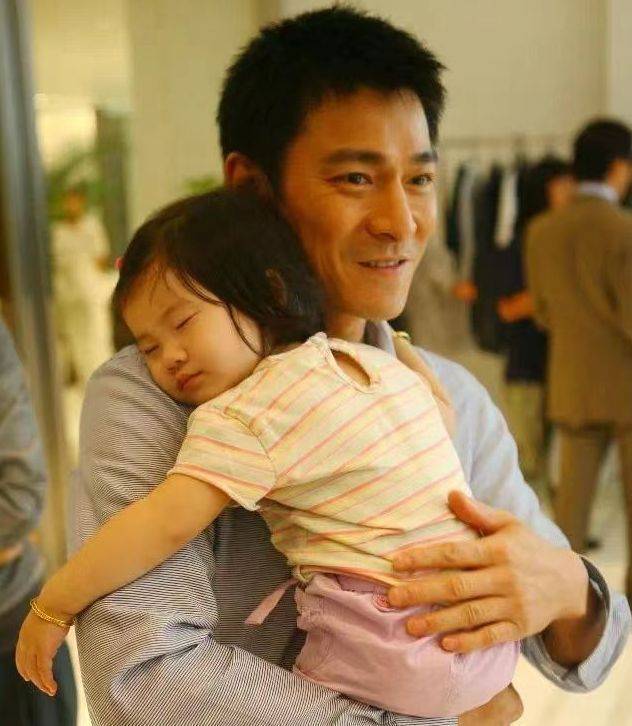 刘德华女儿惊艳亮相!太漂亮了,颜值最高的星二代