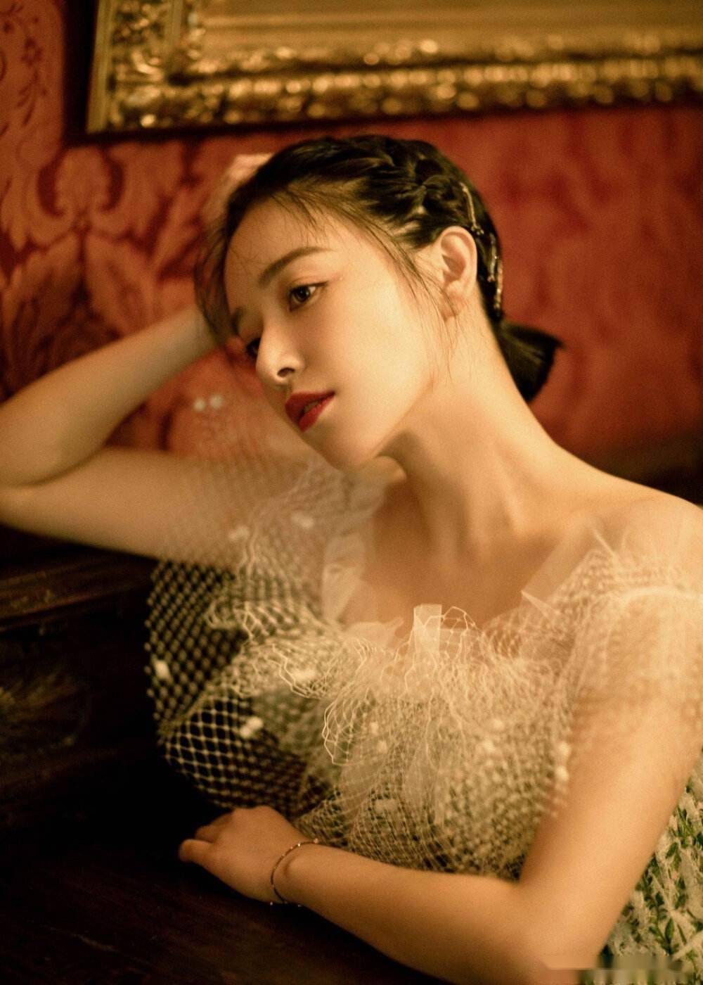 35岁的阚清子依然魅力无限,这谁顶得住她的性感魅力?