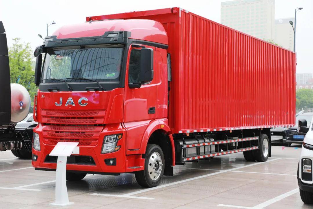 明星产品集萃!江淮重卡闪耀第七届中国物流与供应链金融创新发展大会