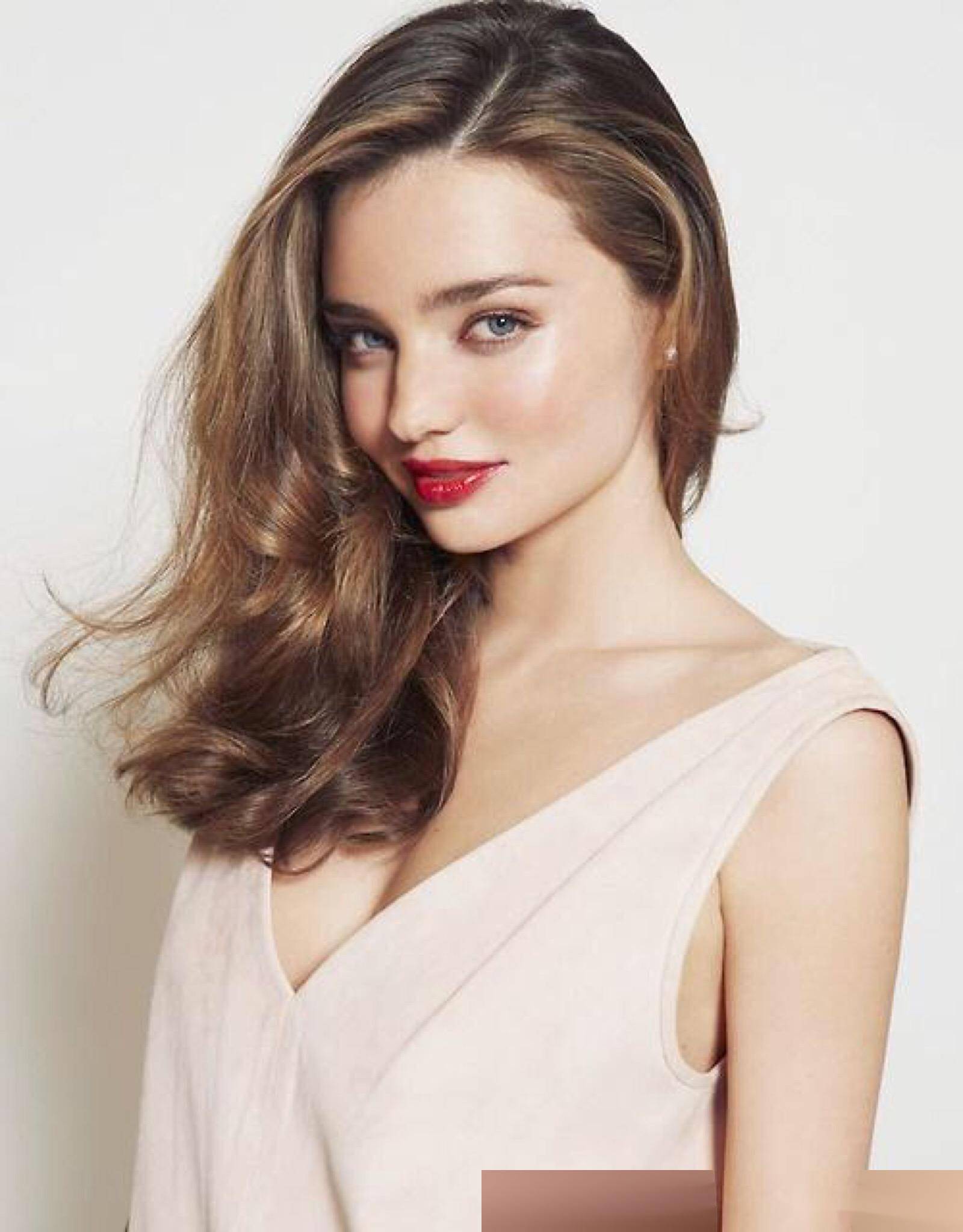 女神米兰达可儿的魅力四溢,她的美貌和才华让人无法忽视:这谁顶得住!