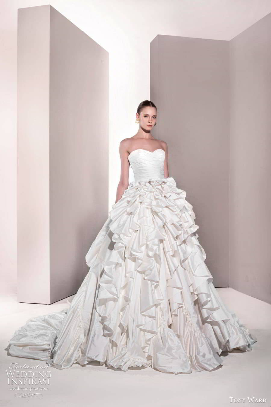 tony ward la mariée 2025 "the pollen dance" 春季婚纱系列_礼服