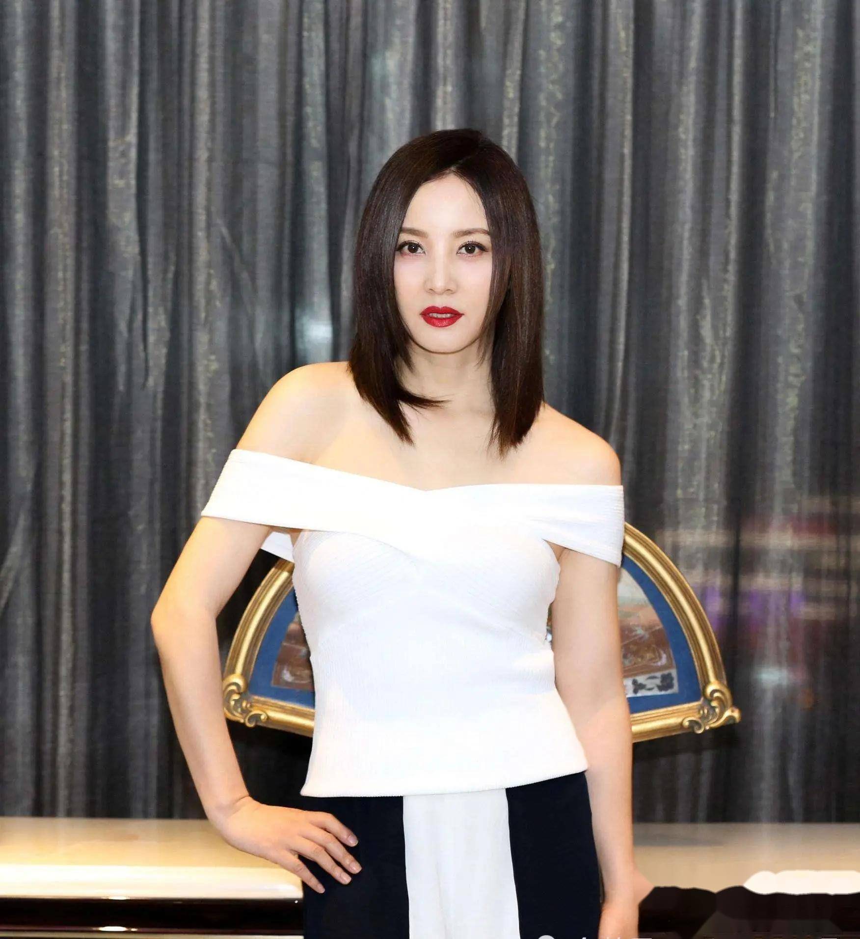 绝美曝光陶虹:岁月无法抵挡的魅力,这谁能抵挡她的性感写真!