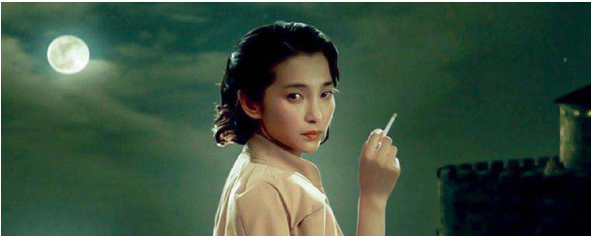 李冰冰51岁仍单身,携父母畅游张家界,网友:女神为何不嫁人?