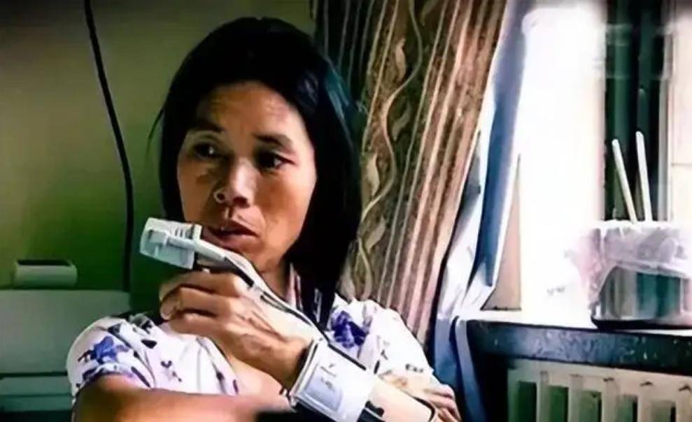 河南一女子40年"不睡觉",专家监控48小时后,发现奇特睡觉方式