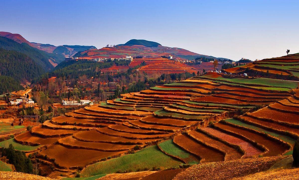 东川红土地,五彩斑斓的大地调色版,是高原上最美的梦幻田园