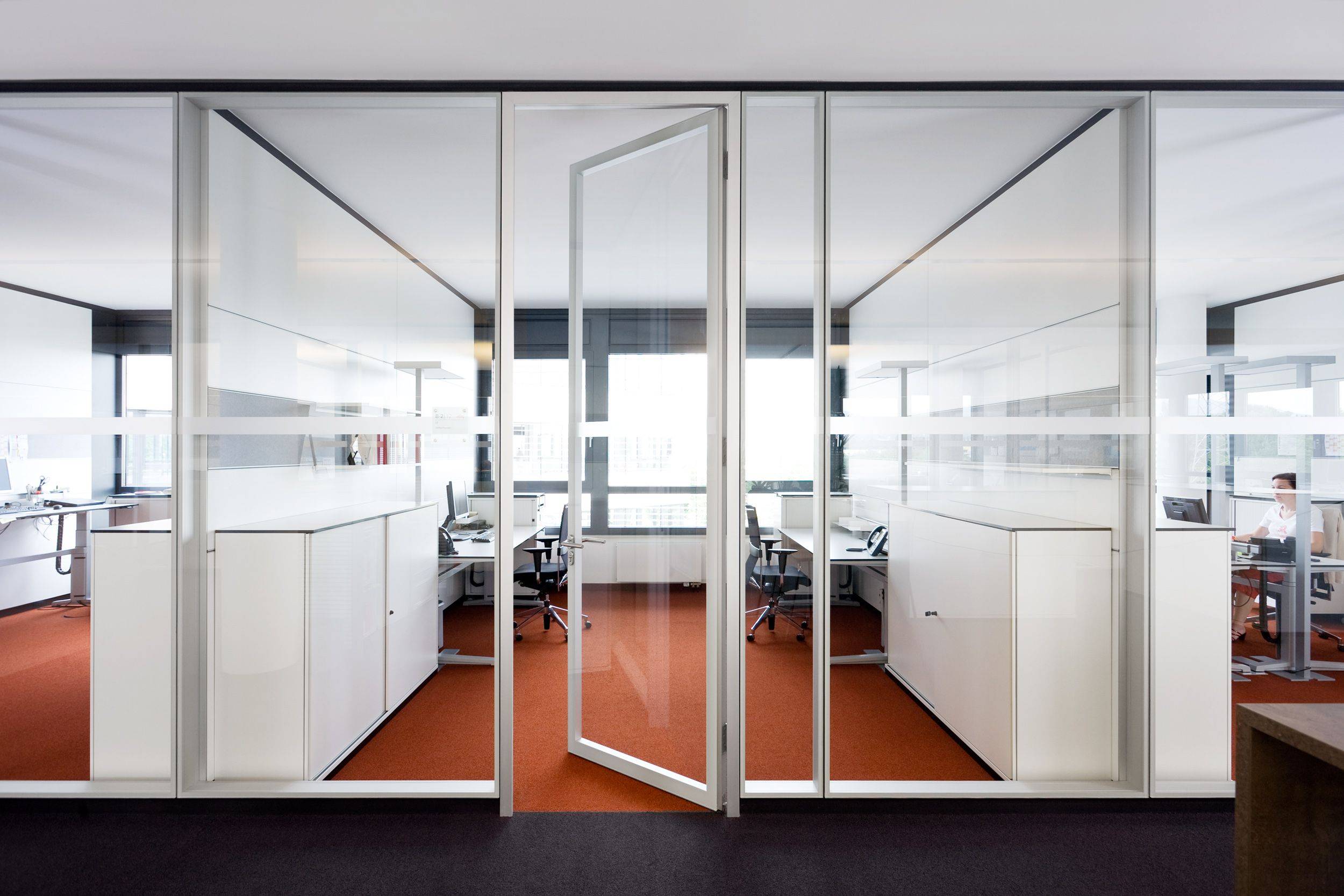 广州办公室玻璃隔断墙多少钱一平方