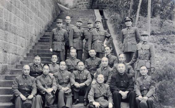 他是黄埔一期年龄最小的学生,20岁成陆军中将,如今孙女是大明星