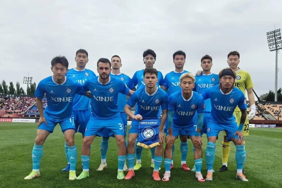 首发预测门将:葛彭后卫:和晓强,罗伯森,晋鹏翔,张振中场:阎相闯,吕鹏