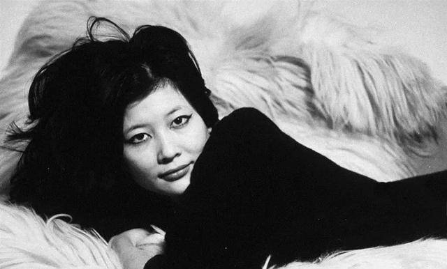 在出演贾母之前,还演绎过《实习生格蕾》,吴珊卓曾说:"能和她一起演戏