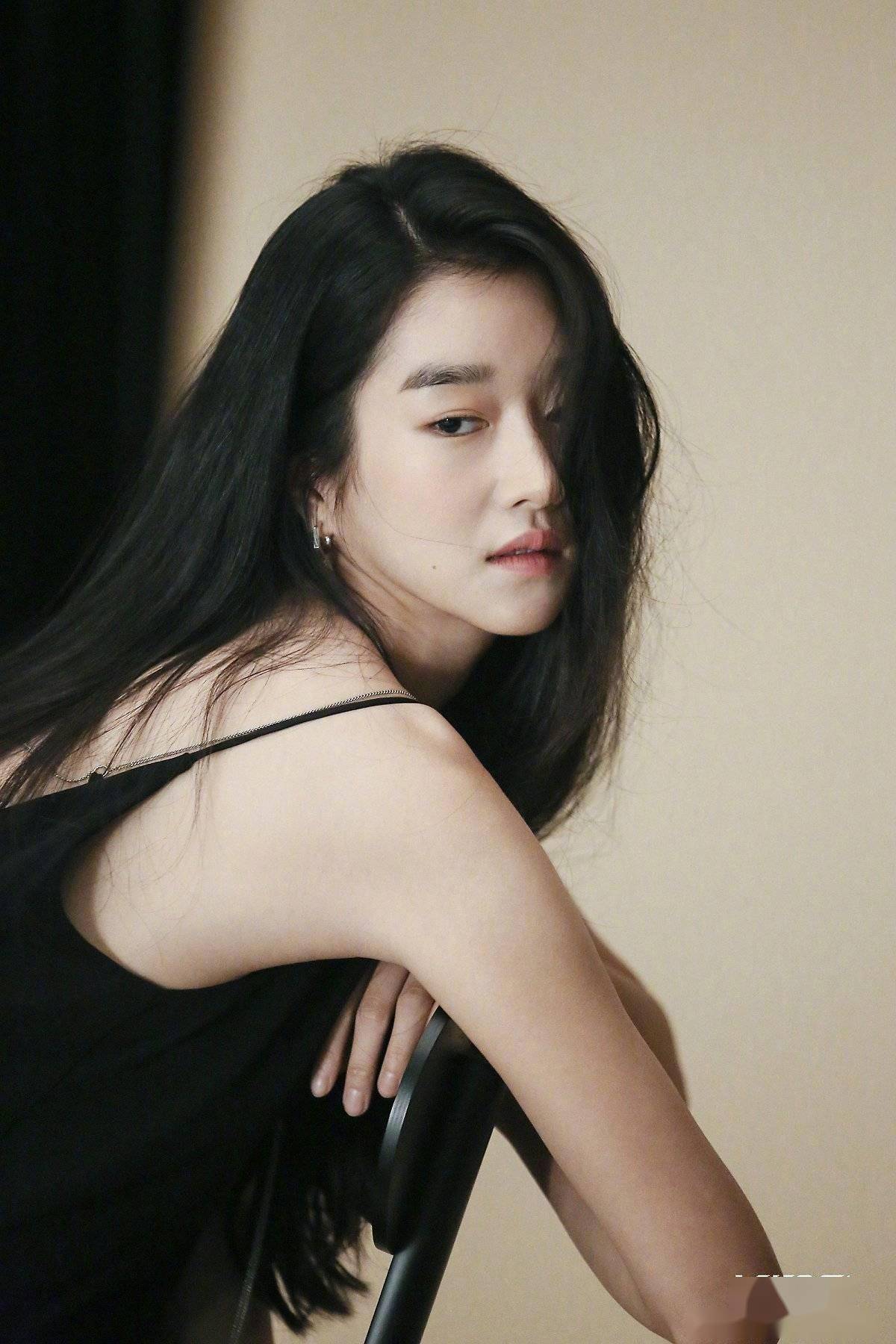 让人心动的徐睿知!写真中展现出的美貌和魅力无人能敌!