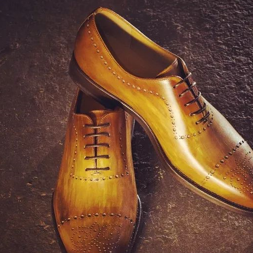 浅色的刷染正装鞋搭配smartcasual更显得用心,若裤子,衬衫都是深色系