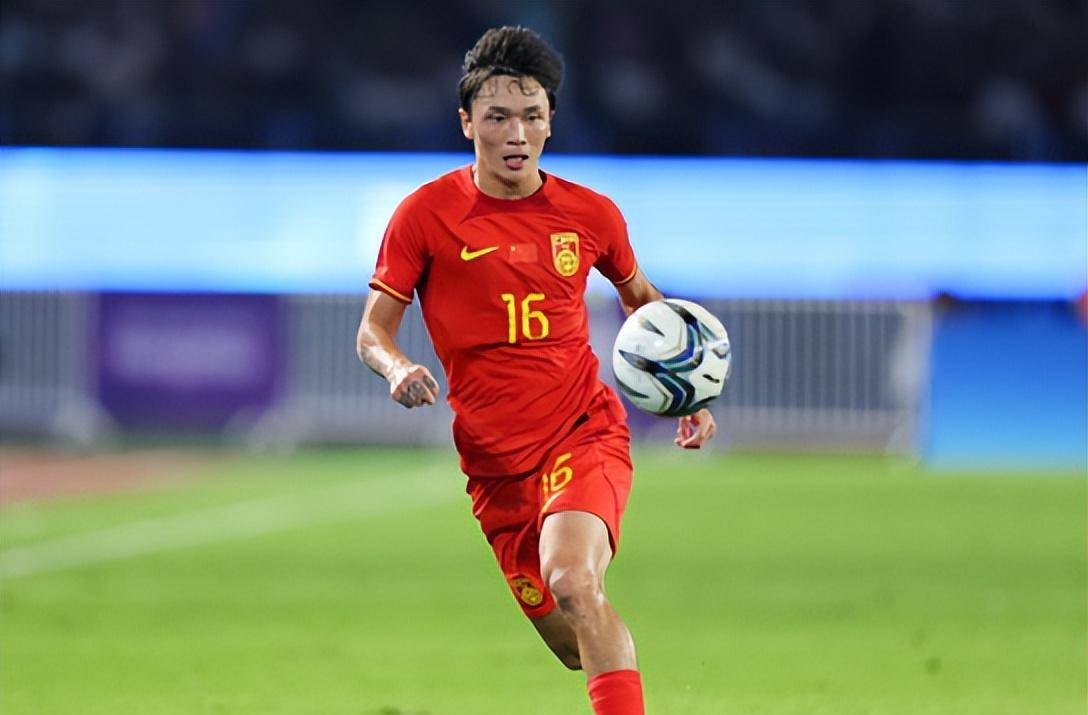 纵观这场1:1的比赛,国足最让人失望的国脚主要就是下面这三个人.