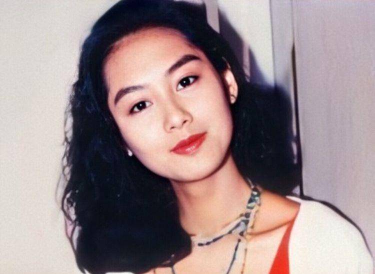 朱茵自曝初恋故事,交往不久就被分手,后因为一条狗与黄贯中相恋