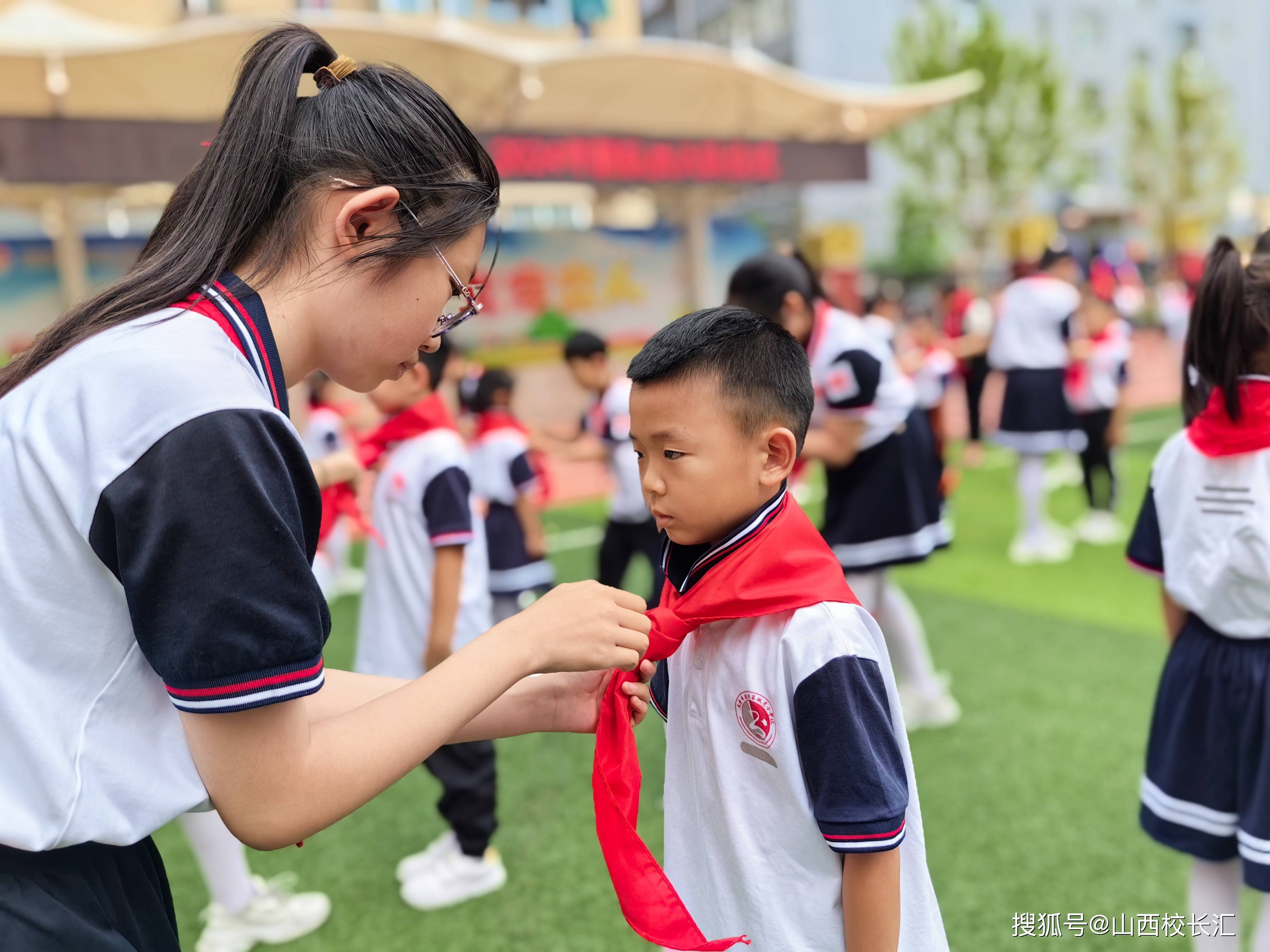 红领巾爱祖国 争做新时代好队员 太原迎泽区双东小学举行一年级第一批