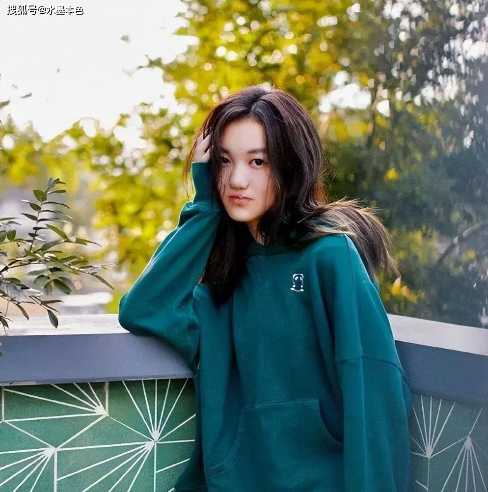 王菲女儿晒泳装引争议,王菲:她只是不乖,但并没有学坏!