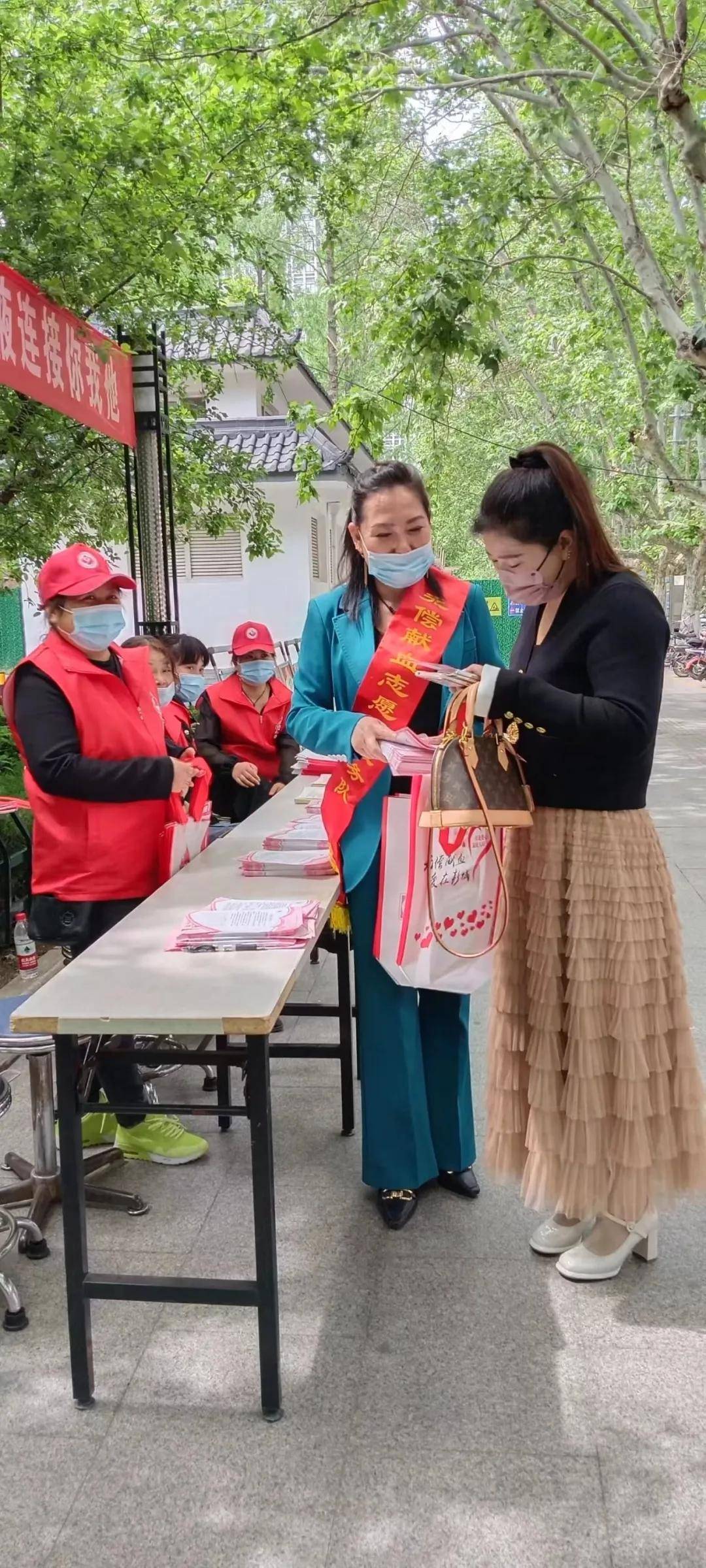 她用热血谱写大爱人生——记全国无偿献血终身荣誉获得者徐燕春