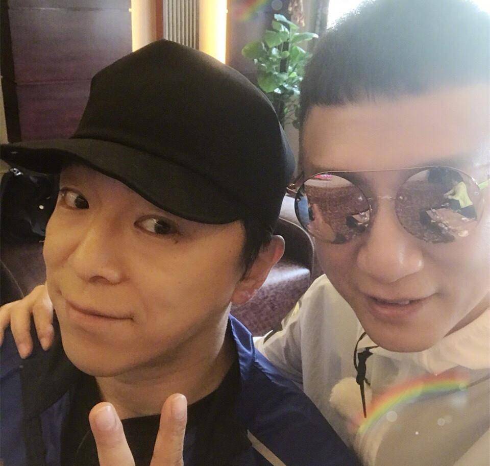 孙红雷和黄渤斗图,两个"丑星"比美,这就有些尴尬了!