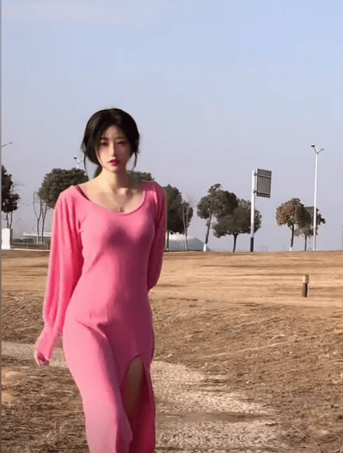 笑晕了!好炸!王思聪私生女曝光,方脸三角鼻像王健林,网友:能分到钱