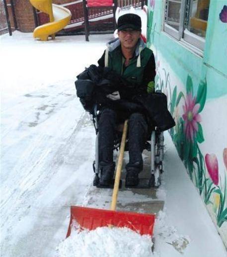 1996年因捡一条"钥匙链",而失去双腿和左臂的宋学文,现状如何_核辐射