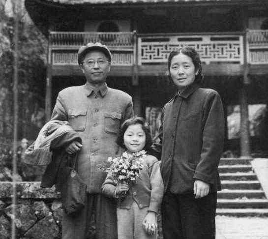 离婚24年,前夫妻子自杀,想复合前夫另娶她人,她77岁黯然离世