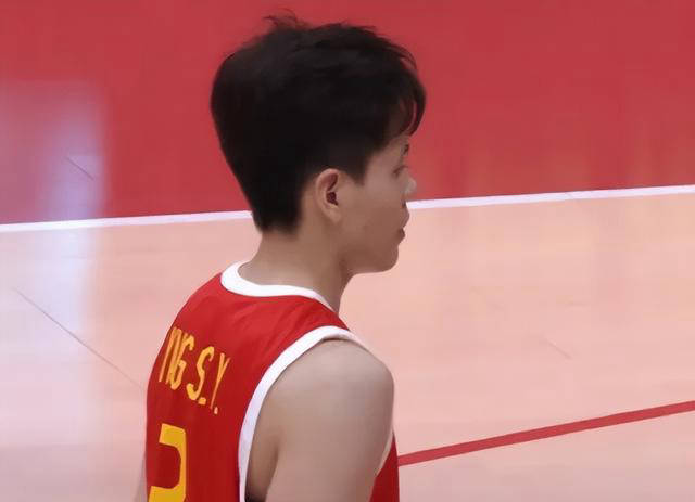 杨舒予:女篮热身赛惊艳表现,潜力替补成杀器