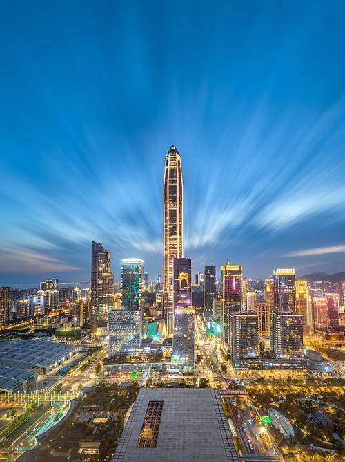 深圳平安金融中心目前是深圳最高的建筑,同是也是中国第二高以及世界