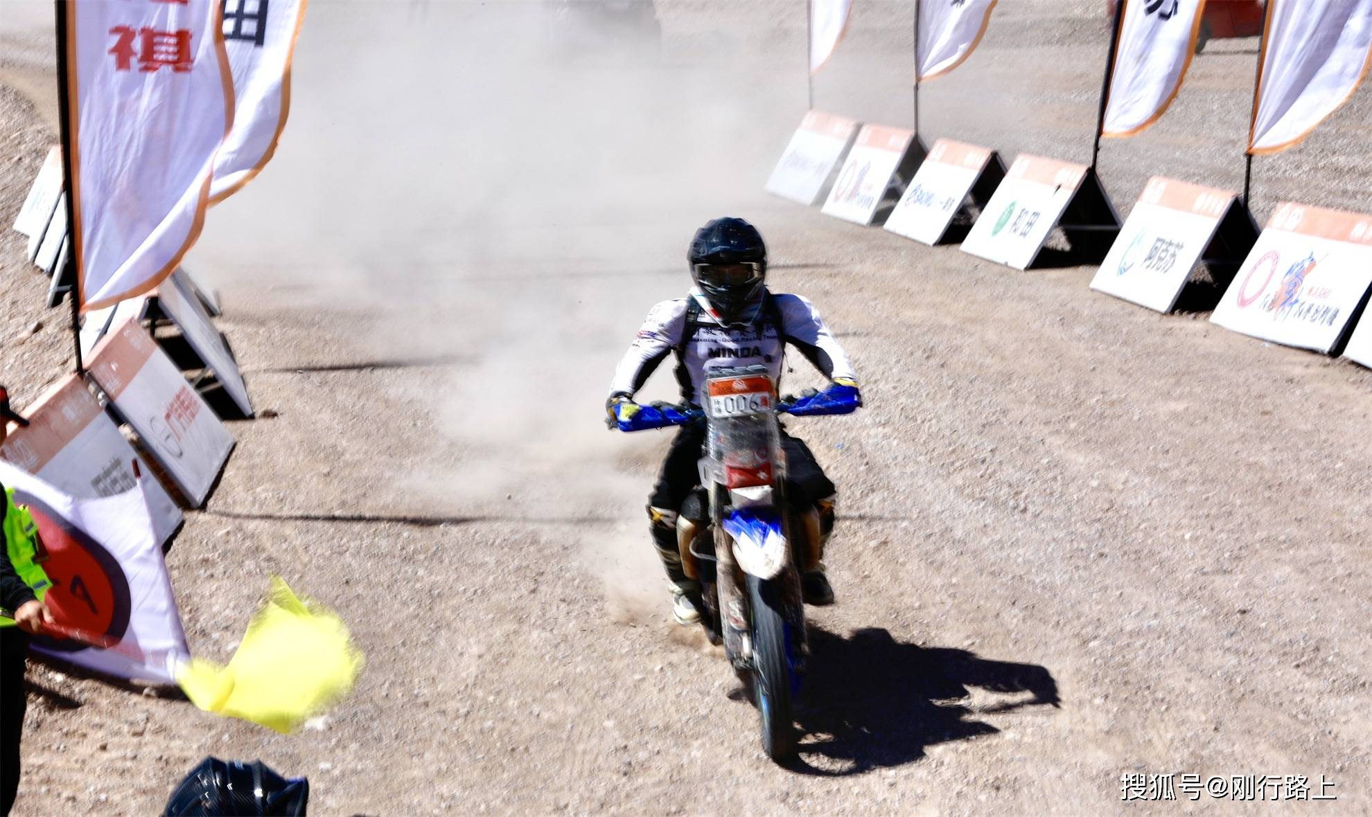 环塔拉力赛摩托车篇丨穿越沙漠,绿洲,戈壁,感受别样的新疆