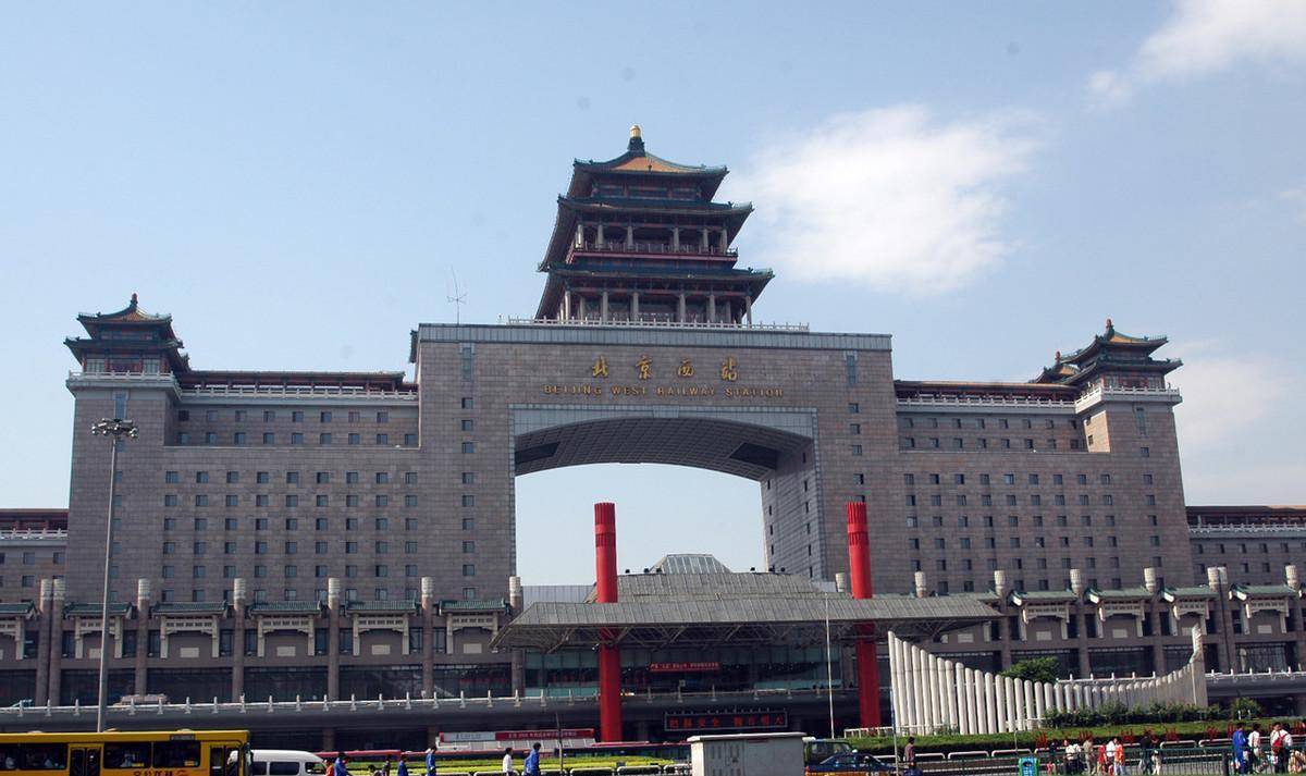 十年前北京是什么样子?街头还有载客的三轮车