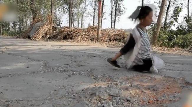 河南无腿女孩王娟:6岁失去双腿,靠单手走进大学,如今怎么样了