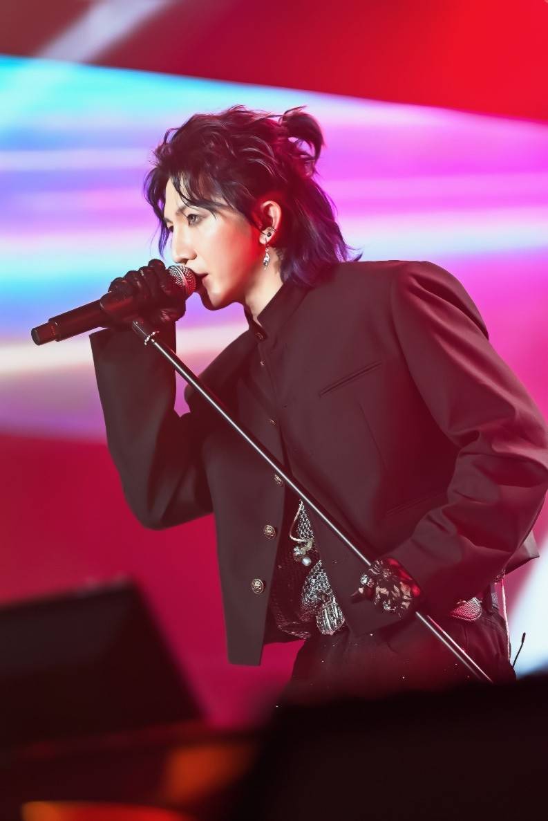 梁君诺燃爆佛山体育馆:独立音乐人time.l席卷全球华语