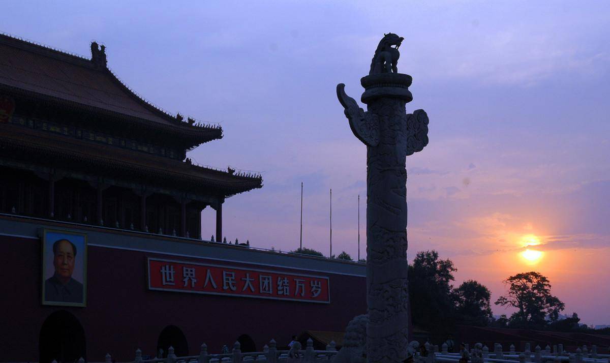 十年前北京是什么样子?街头还有载客的三轮车