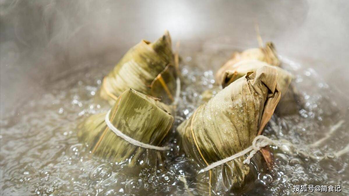 煮粽子,用凉水还是开水?要煮多久?牢记3个小妙招,香糯不夹生