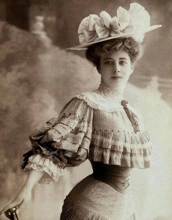 汉密尔顿夫人:英伦绝代美女,贵族的玩物,嫁61岁伯爵,孤独终老