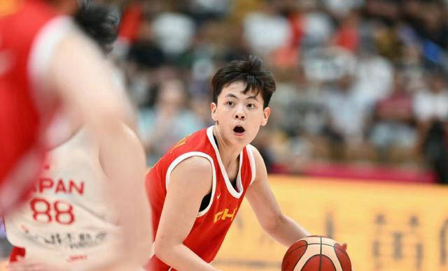 22岁女篮新秀表现抢眼,多次砍分助攻 意欲冲进奥运赛场_杨舒予_中国