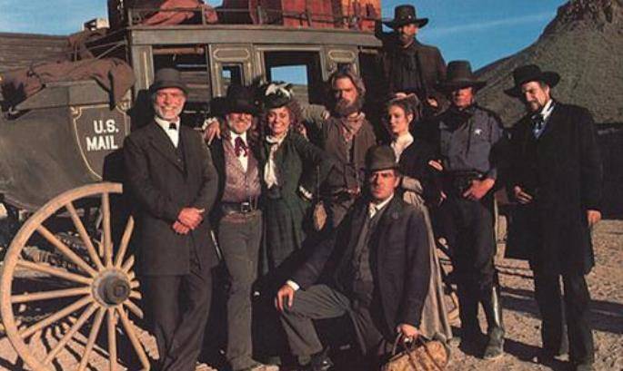 《羊脂球》:一辆马车上的世间百态,荒诞时代尽显人性本色