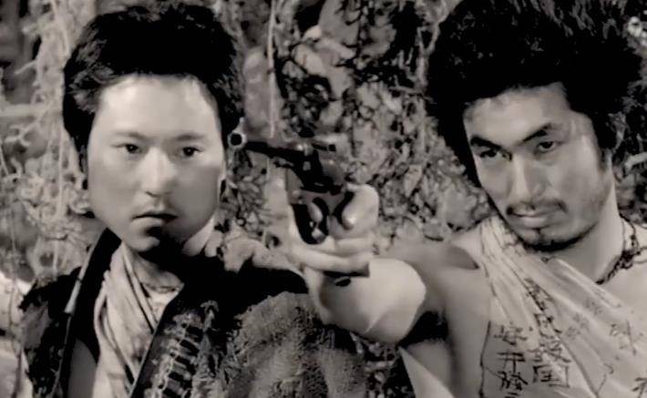 二战后,32男1女被困孤岛6年,2把手枪生出惊人的杀人命案内幕