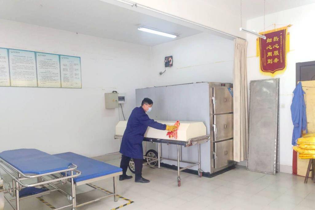 太平间员工:月薪大约2500元,为何很少有人主动辞职?