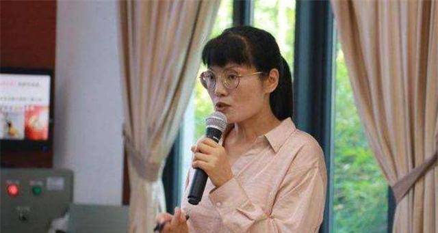 17岁中专教师熊芳芳,31年6次跳槽终成名师,曾因辞职引起热议