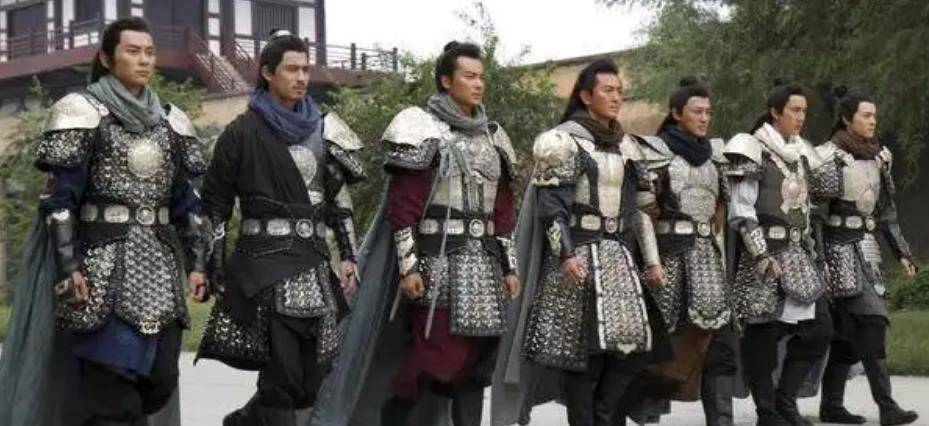 他没有死在战场上,却被朝廷潘太师设计陷害,将他用酒灌醉后绑在芭蕉树