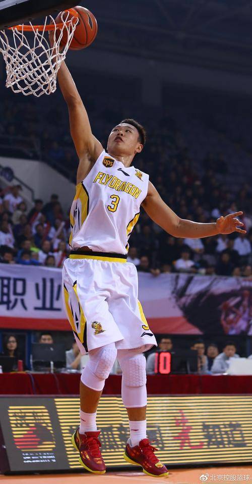 再见新疆!唐才育鲁吐布拉或3换1离队,国手分卫或联手赵睿争冠